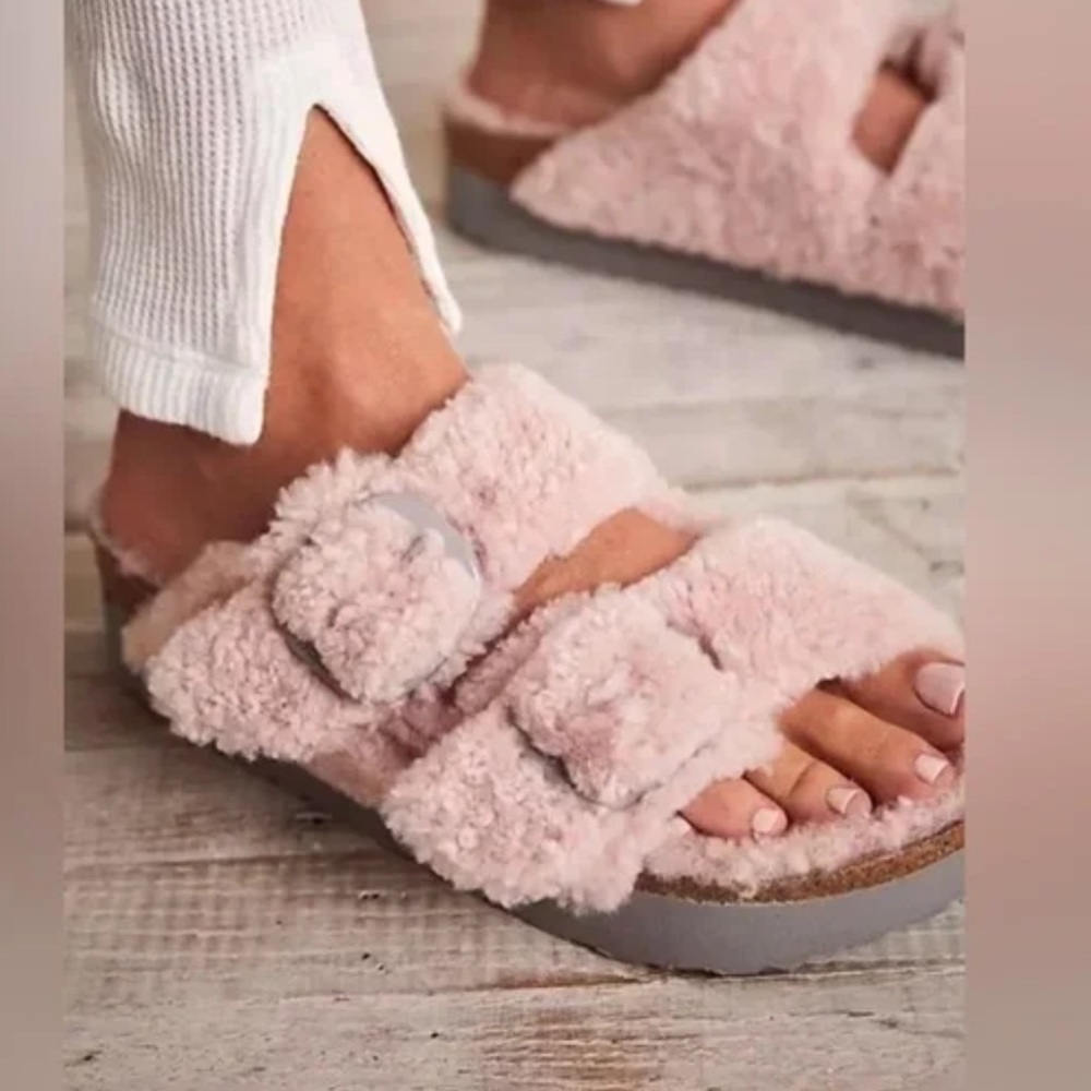 Birkenstock Plush Shearling Platform Sandals - Light Pink